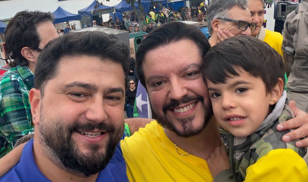 Danilo Visconti em manifestação com o Deputado Estadual Alex Brasil
