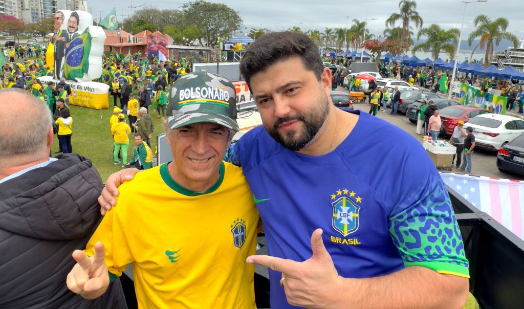 Danilo Visconti com apoiadores