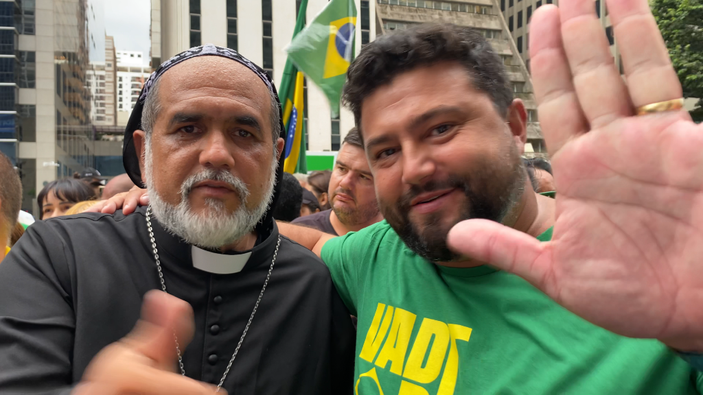 Danilo Visconti com Padre Kelmon
